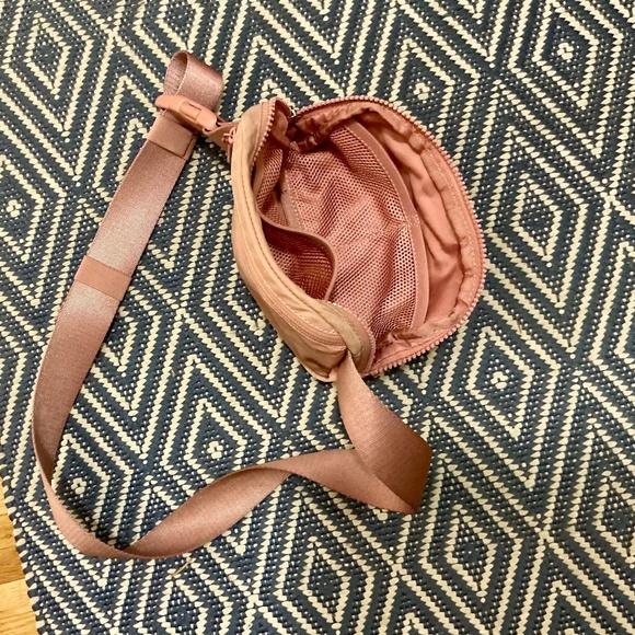 Lululemon Belt Bag Pink Pastel - Picture 4 of 5